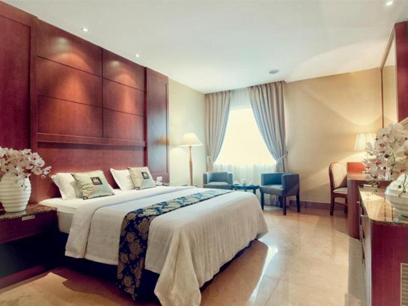 Grand Sakura Hotel Medan Exterior photo