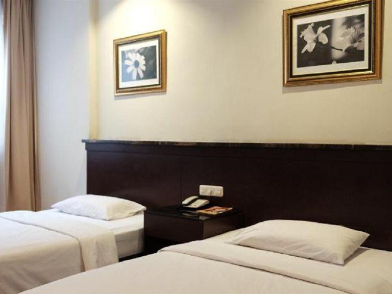 Grand Sakura Hotel Medan Exterior photo
