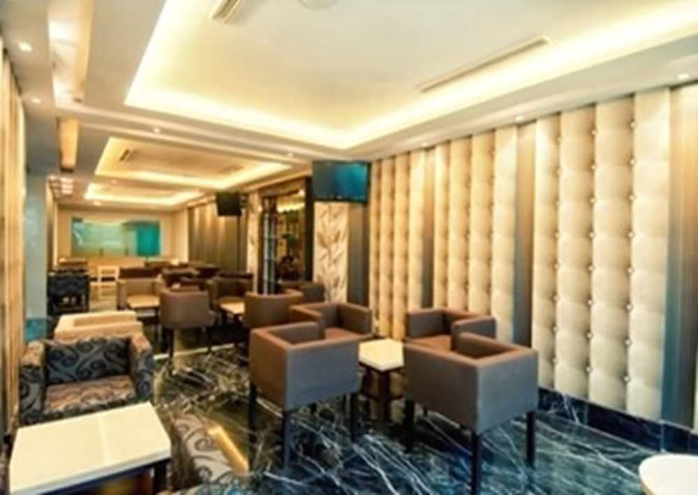 Grand Sakura Hotel Medan Exterior photo