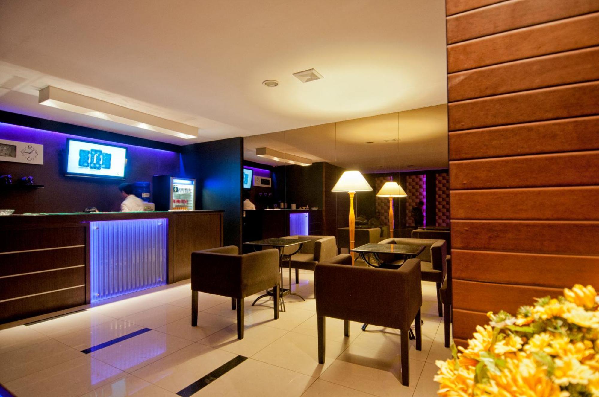 Grand Sakura Hotel Medan Exterior photo