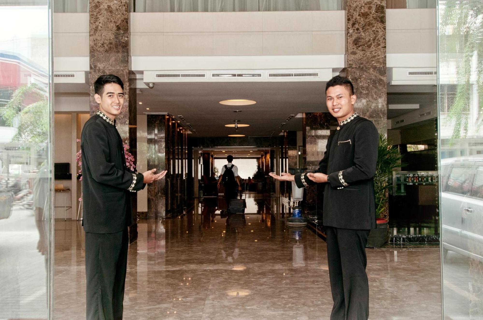 Grand Sakura Hotel Medan Exterior photo