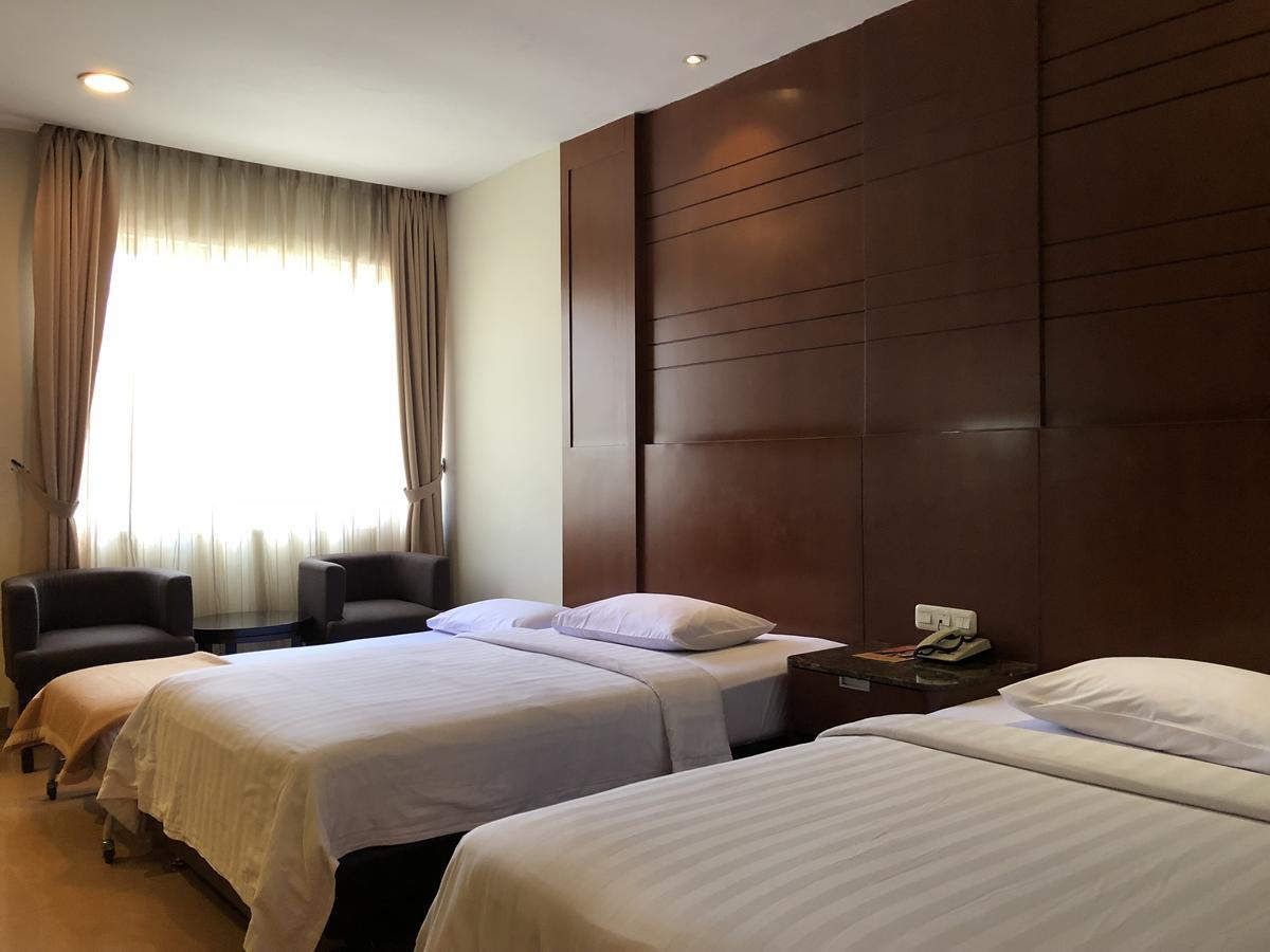 Grand Sakura Hotel Medan Exterior photo