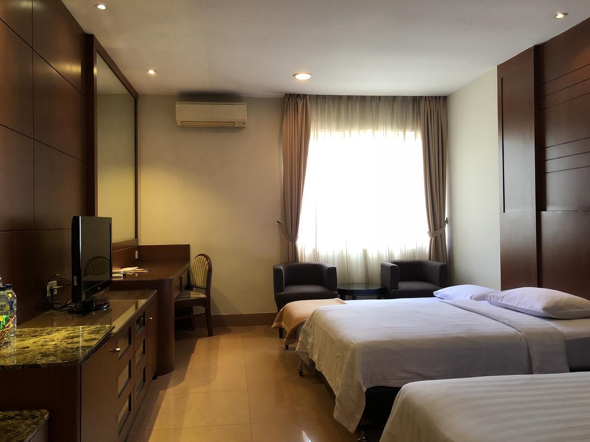 Grand Sakura Hotel Medan Exterior photo