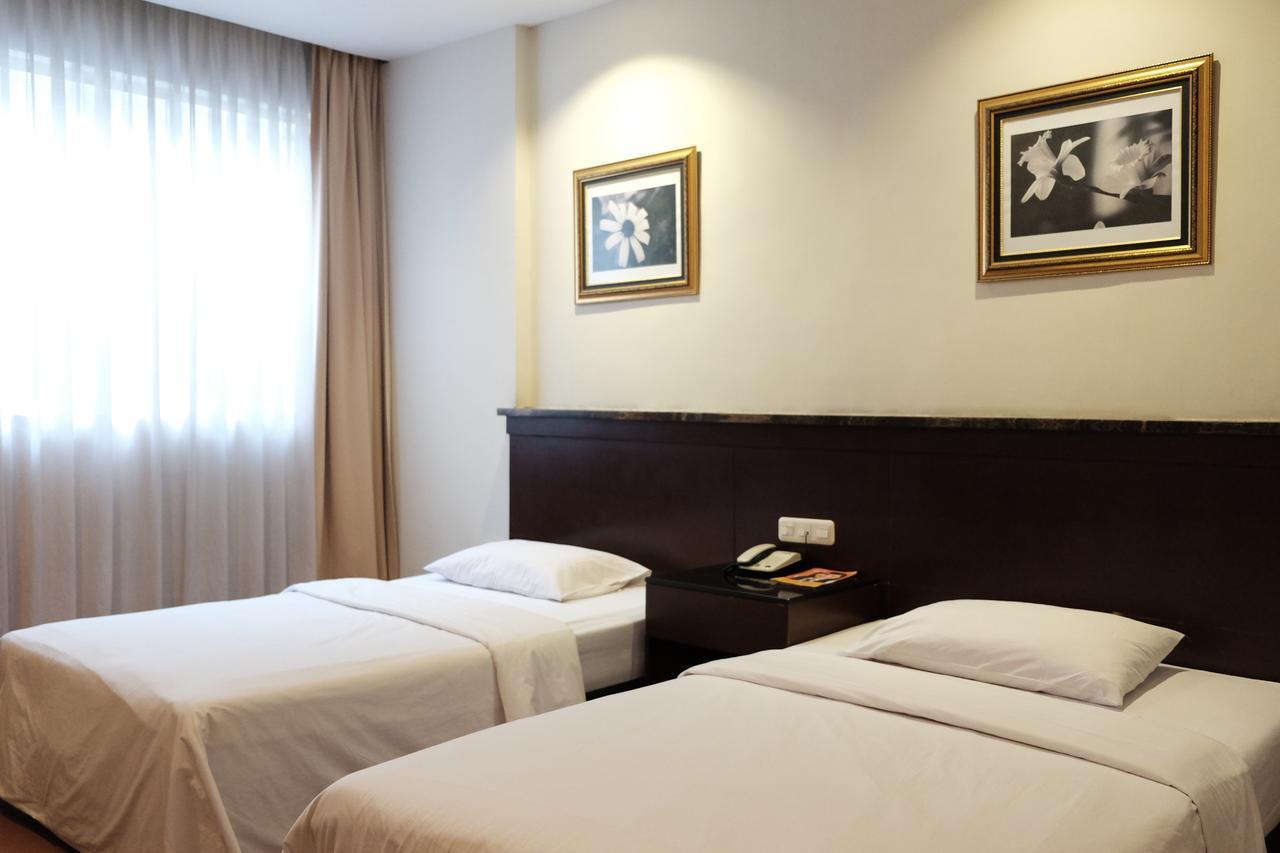 Grand Sakura Hotel Medan Exterior photo